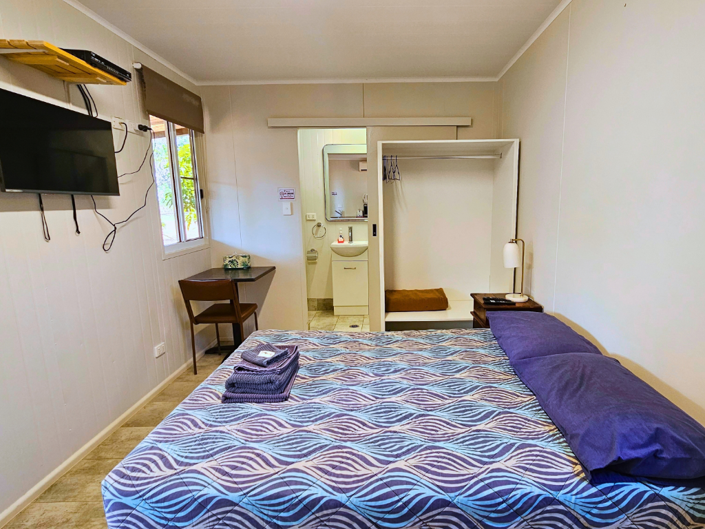Cabin-Back_2 (2)