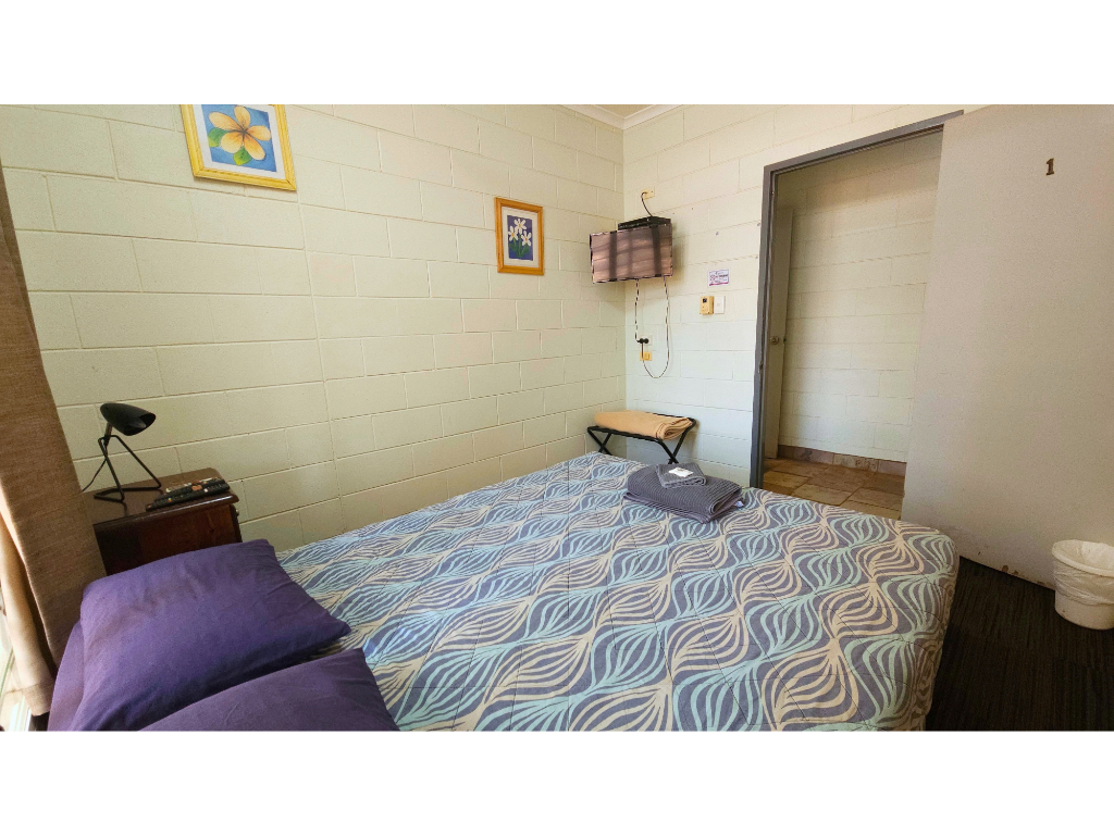 Guesthouse Room1 with Ensuite (4)