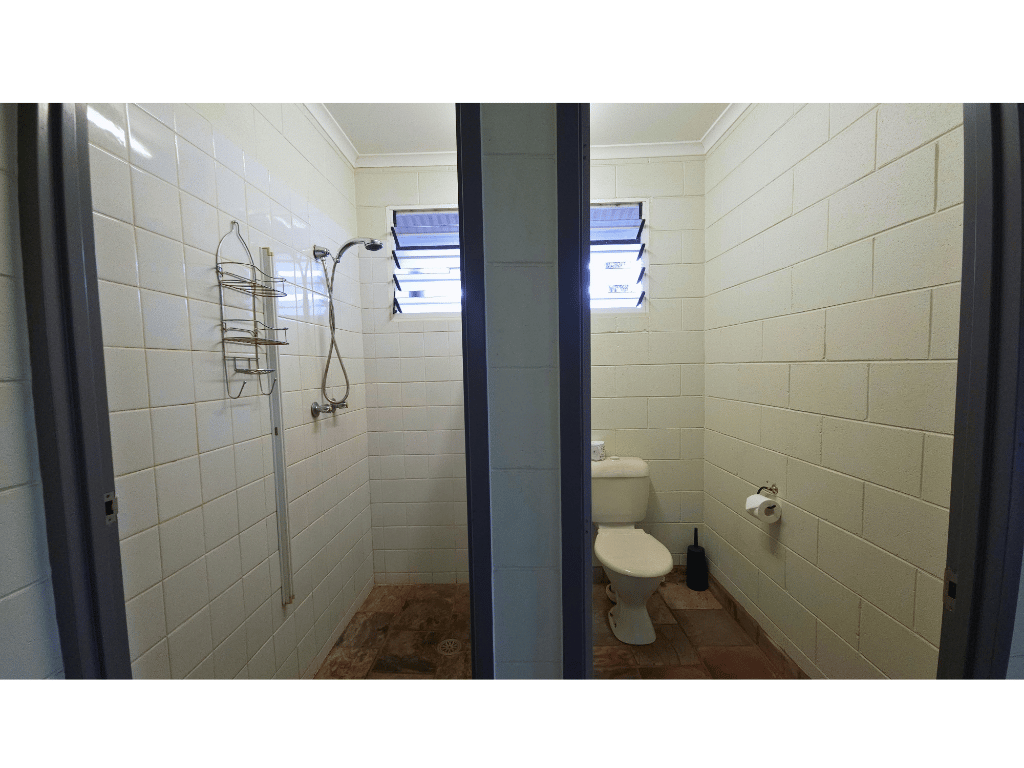 Guesthouse Room4 with Ensuite_Bathroom (1)
